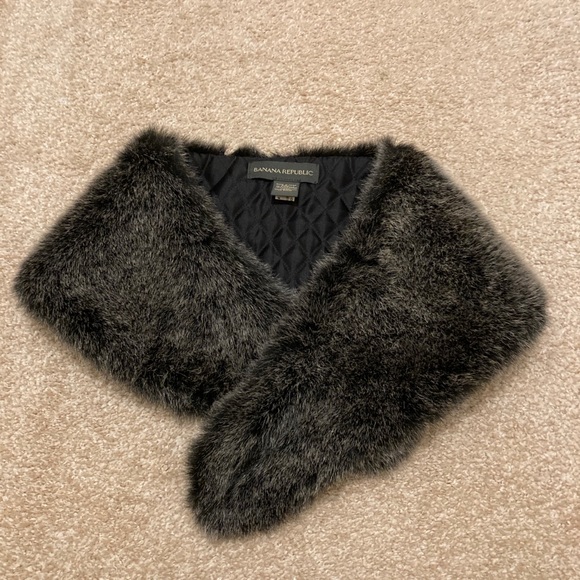Faux Fur Banana Republic Scarf - Picture 4 of 10